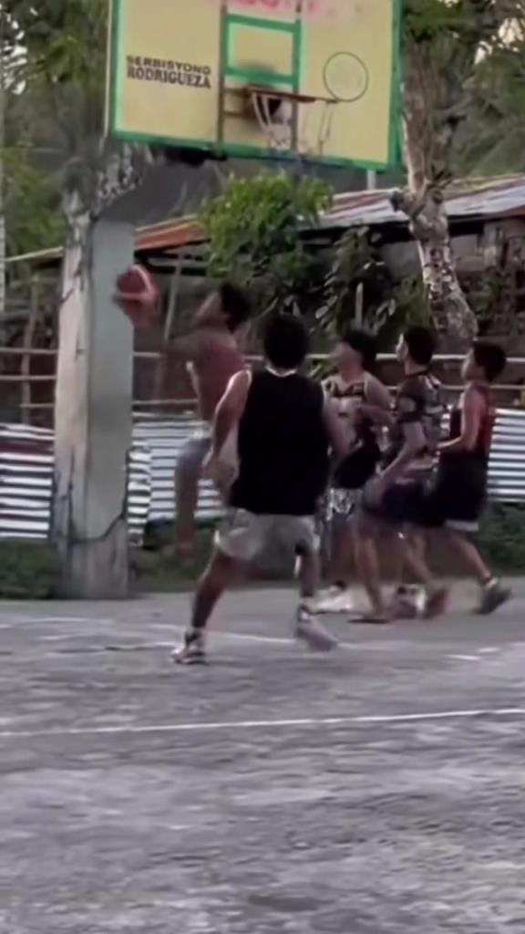 我都準(zhǔn)備好嘲笑他了，結(jié)果被他帥到了