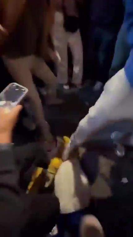 驚！尼克斯大勝步行者后，哈利伯頓遭主場球迷群毆