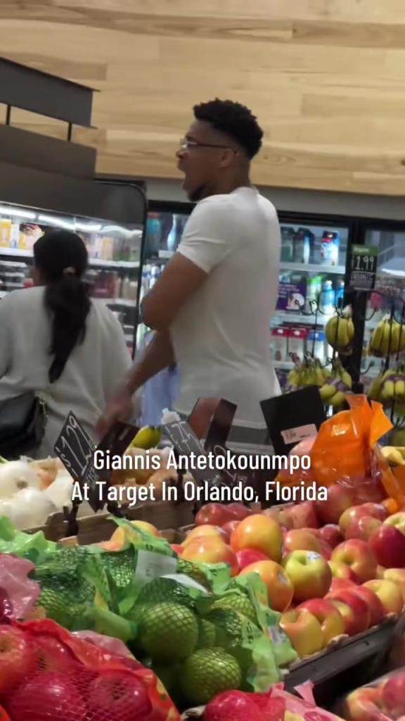 好男人??！字母哥在奧蘭多度假 陪妻子一起逛超市